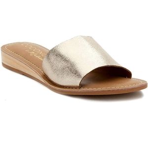 Coconuts by Matisse Tiki Sandal